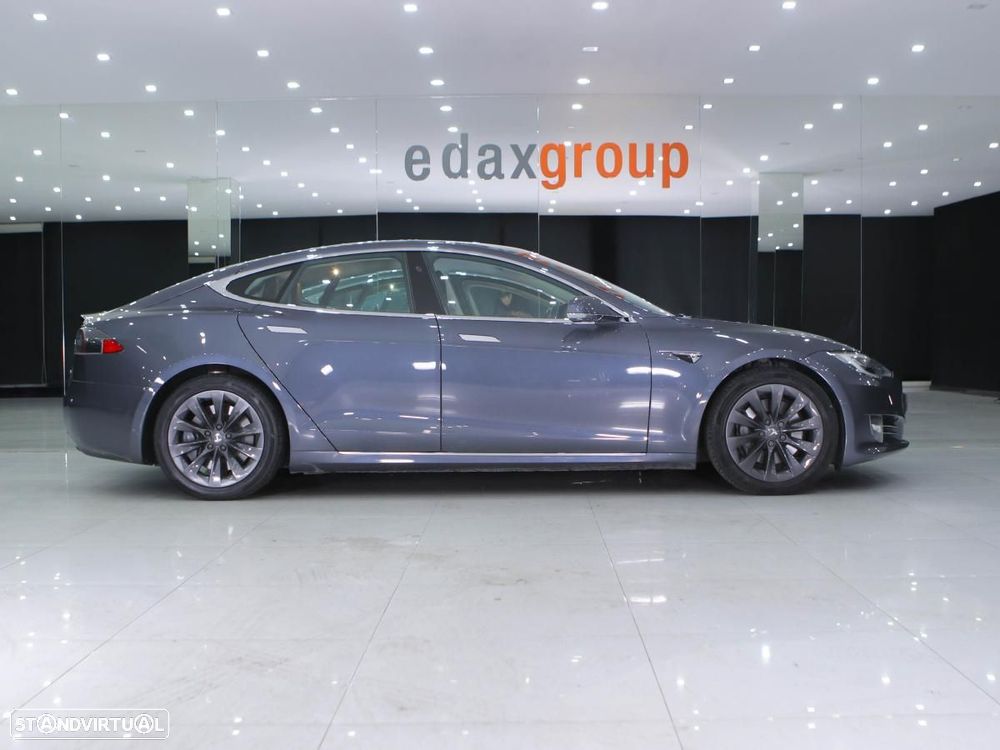 Tesla Model S - 3