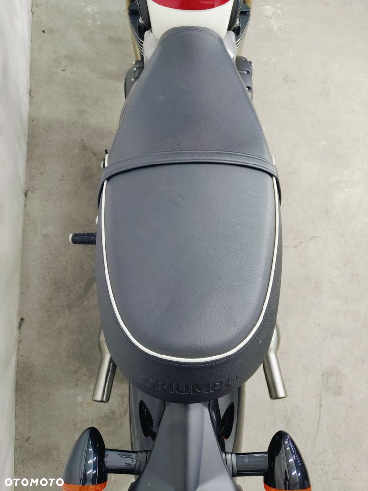 Triumph Bonneville - 12