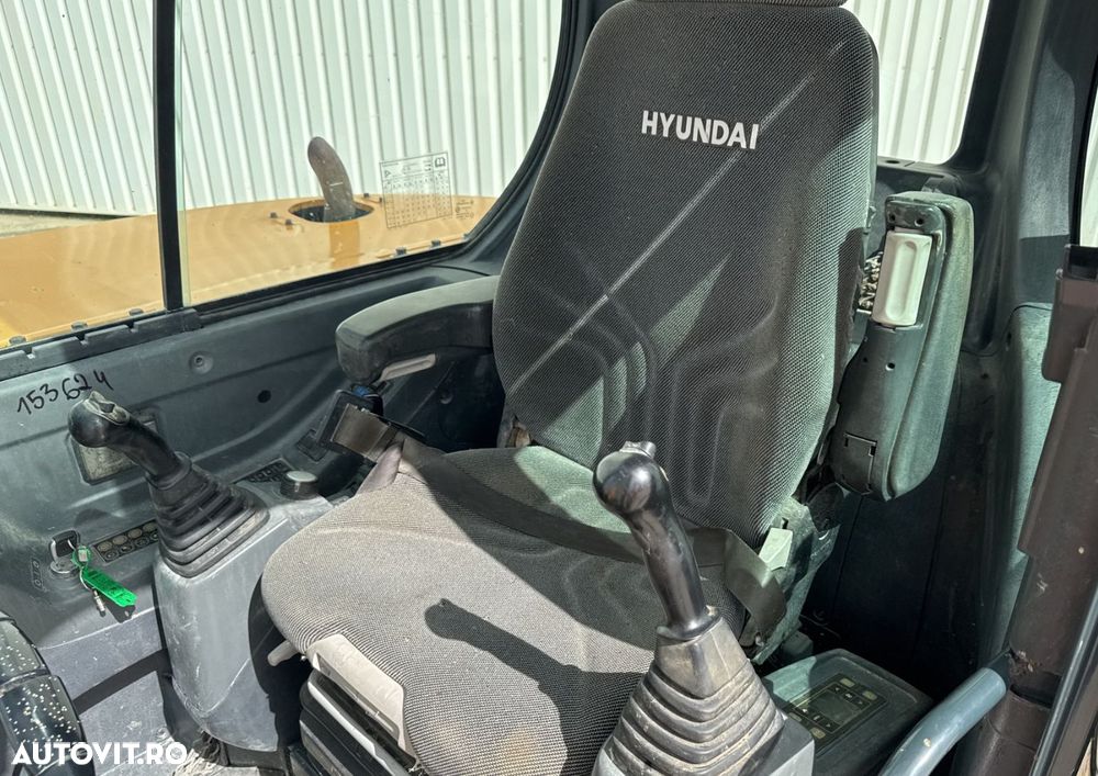 Hyundai R60CR Excavator - 8