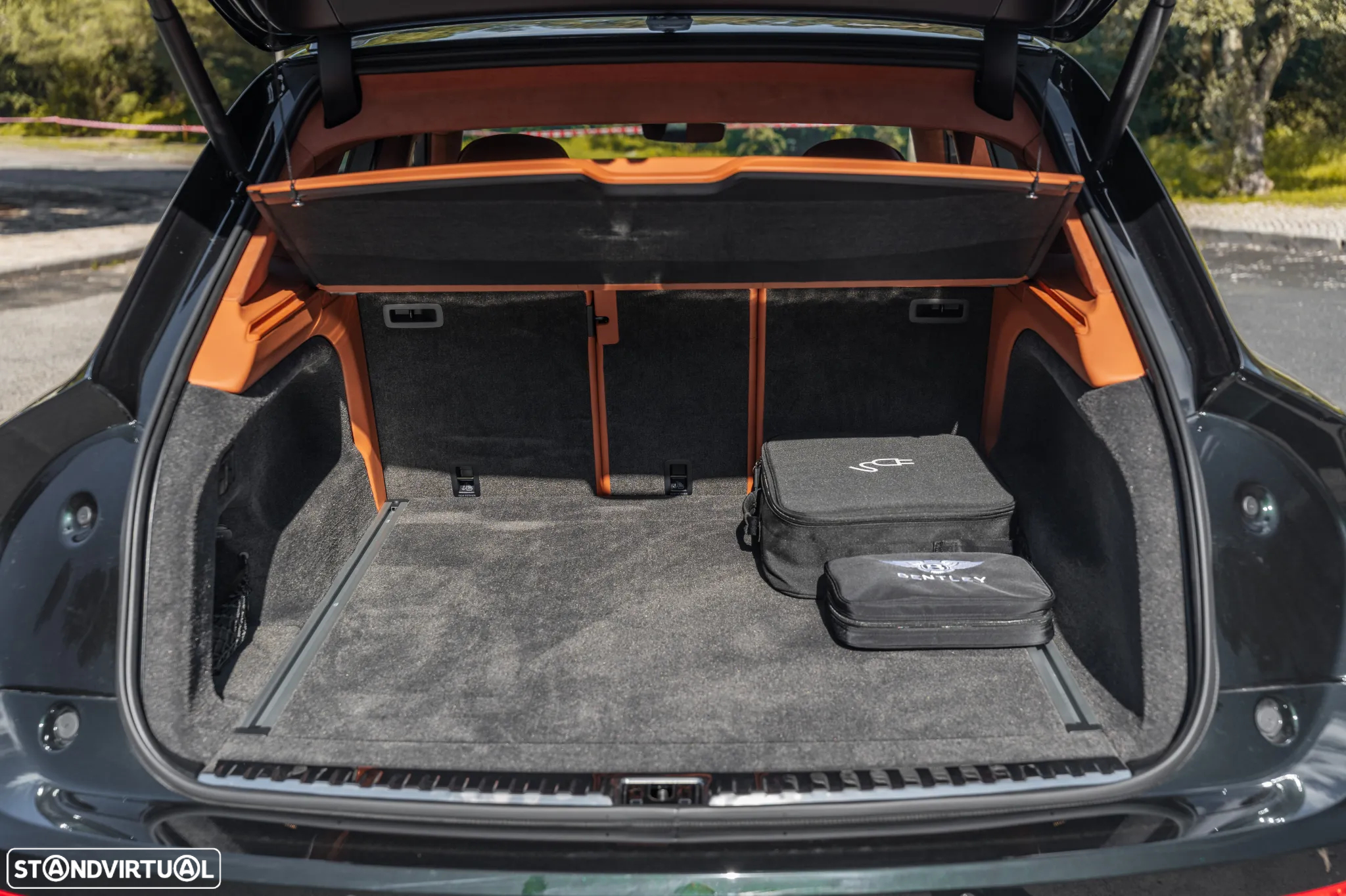 Bentley Bentayga Hybrid Azure - 10