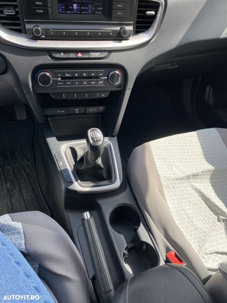 Kia Ceed 1.4 T-GDI Best - 17