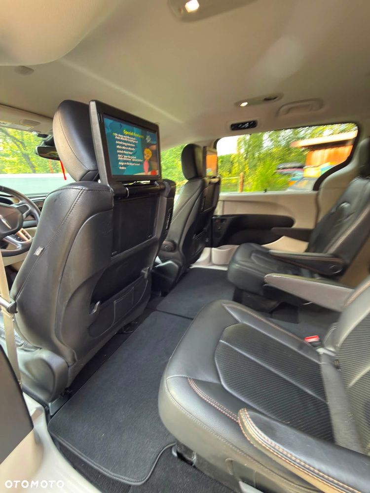 Chrysler Pacifica - 26