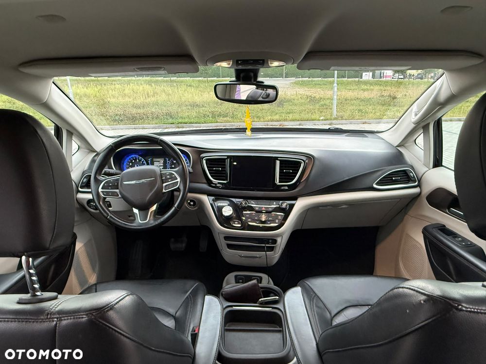 Chrysler Pacifica - 15