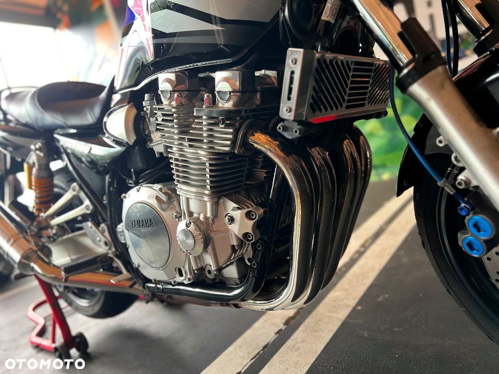 Yamaha XJR - 14