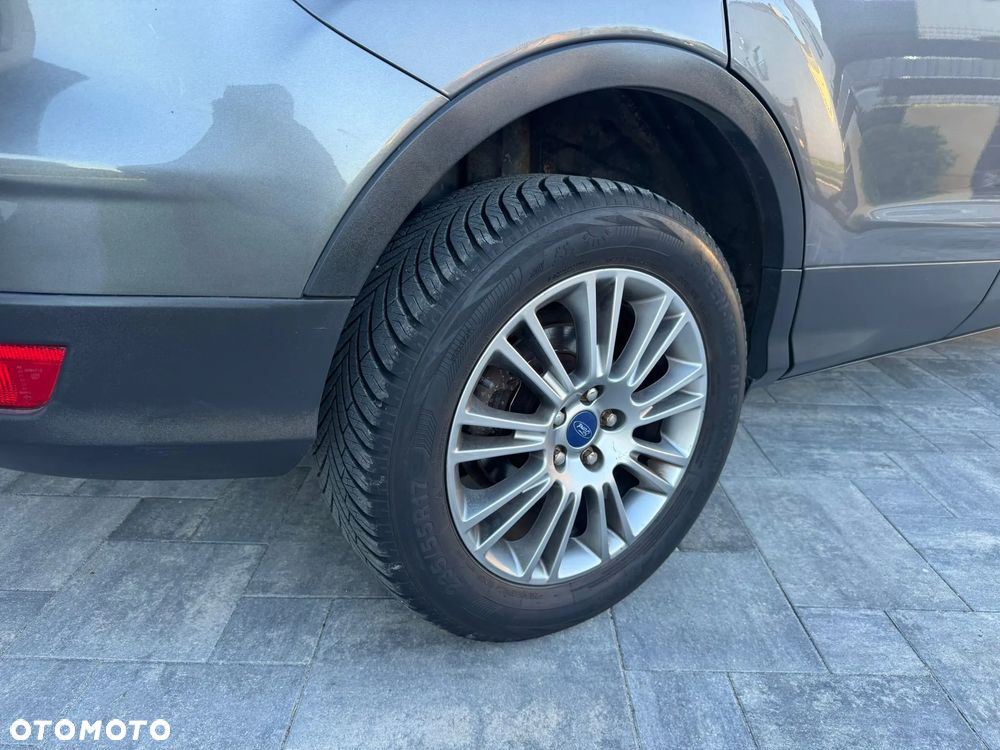 Ford Kuga 1.6 EcoBoost 2x4 Titanium - 25