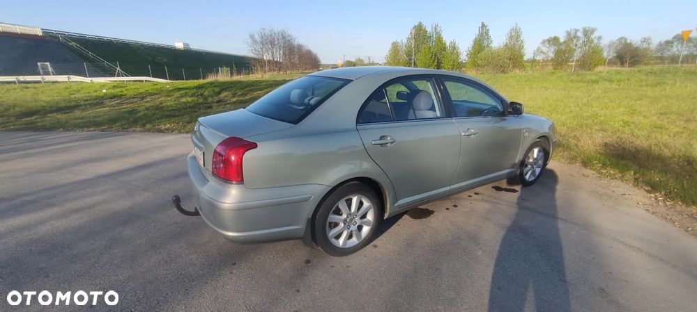 Toyota Avensis 2.0 D-4D High - 4