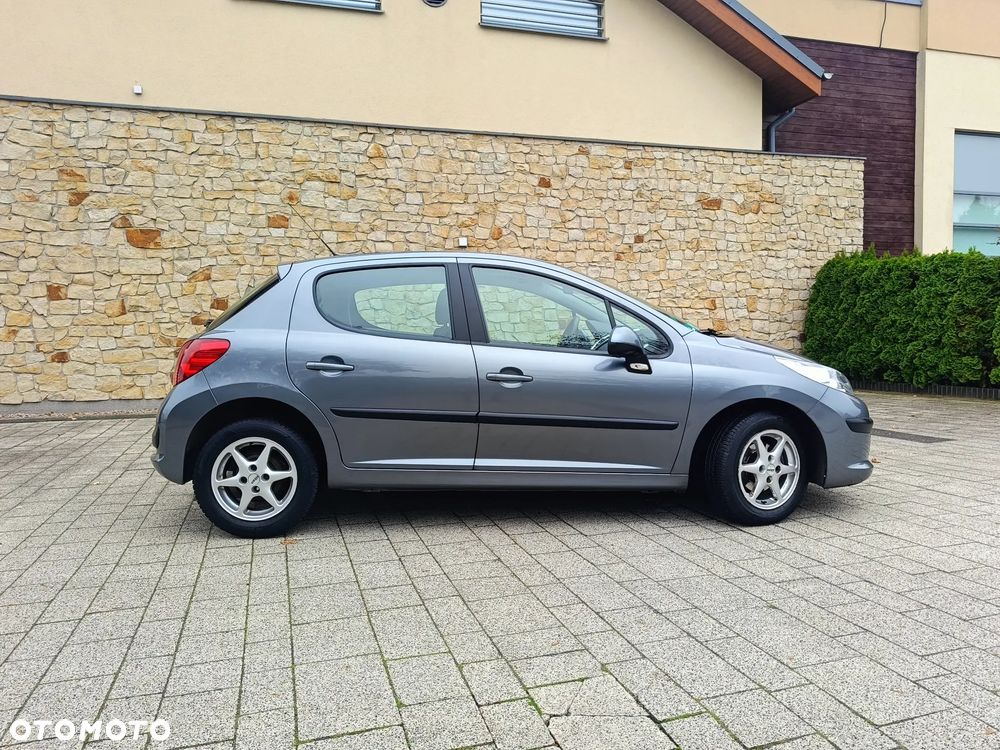 Peugeot 207 2009 photo 2