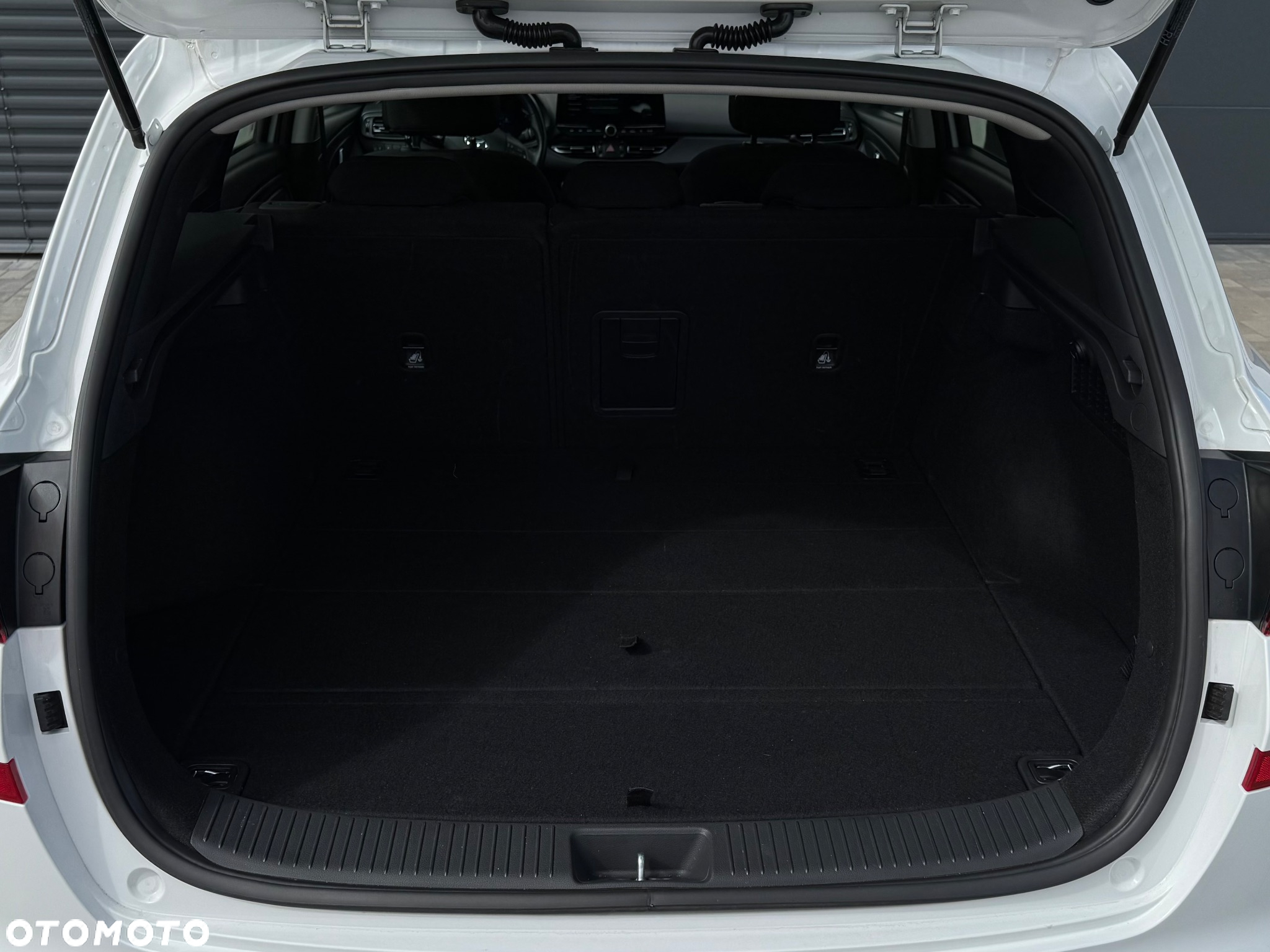 Hyundai i30 Kombi 1.6 CRDI DCT Passion Plus - 35