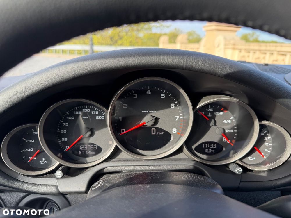 Porsche 911 Carrera - 6