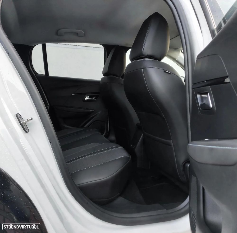 Peugeot e-208 Allure - 27