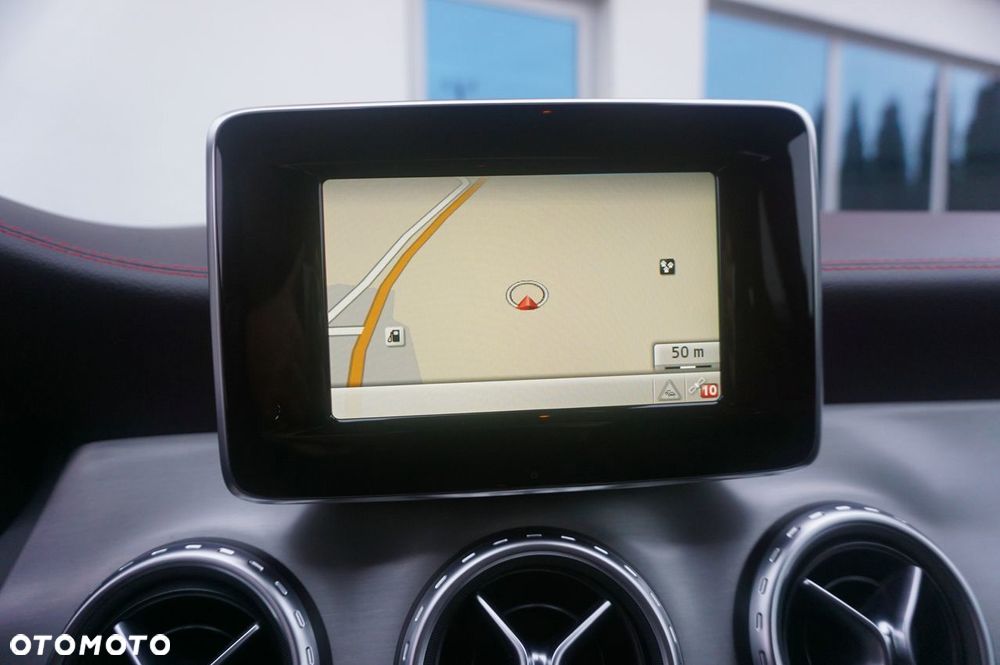 Mercedes-Benz GLA 200 7G-DCT AMG Line - 11