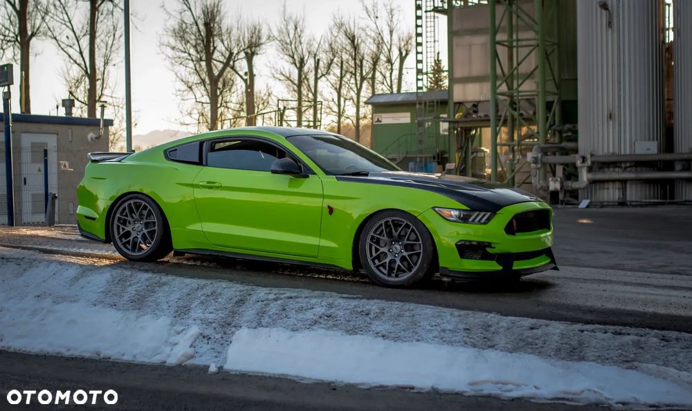 Ford Mustang - 4
