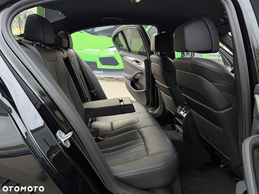 BMW Seria 5 530i M Sport Edition - 39