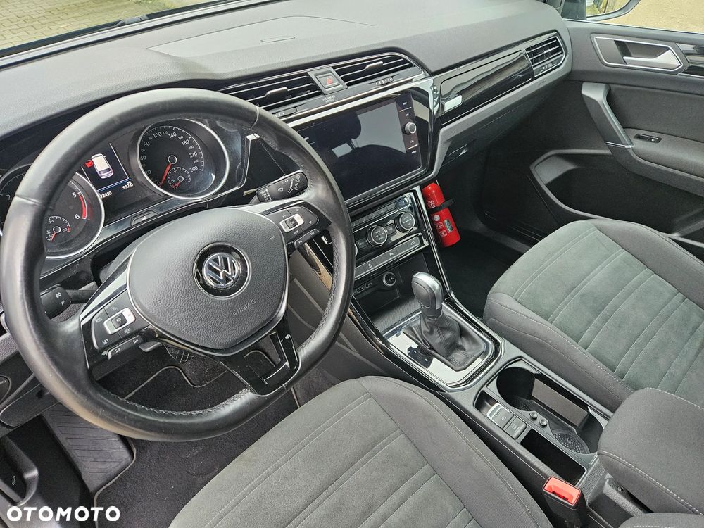 Volkswagen Touran 2.0 TDI SCR DSG Comfortline - 6