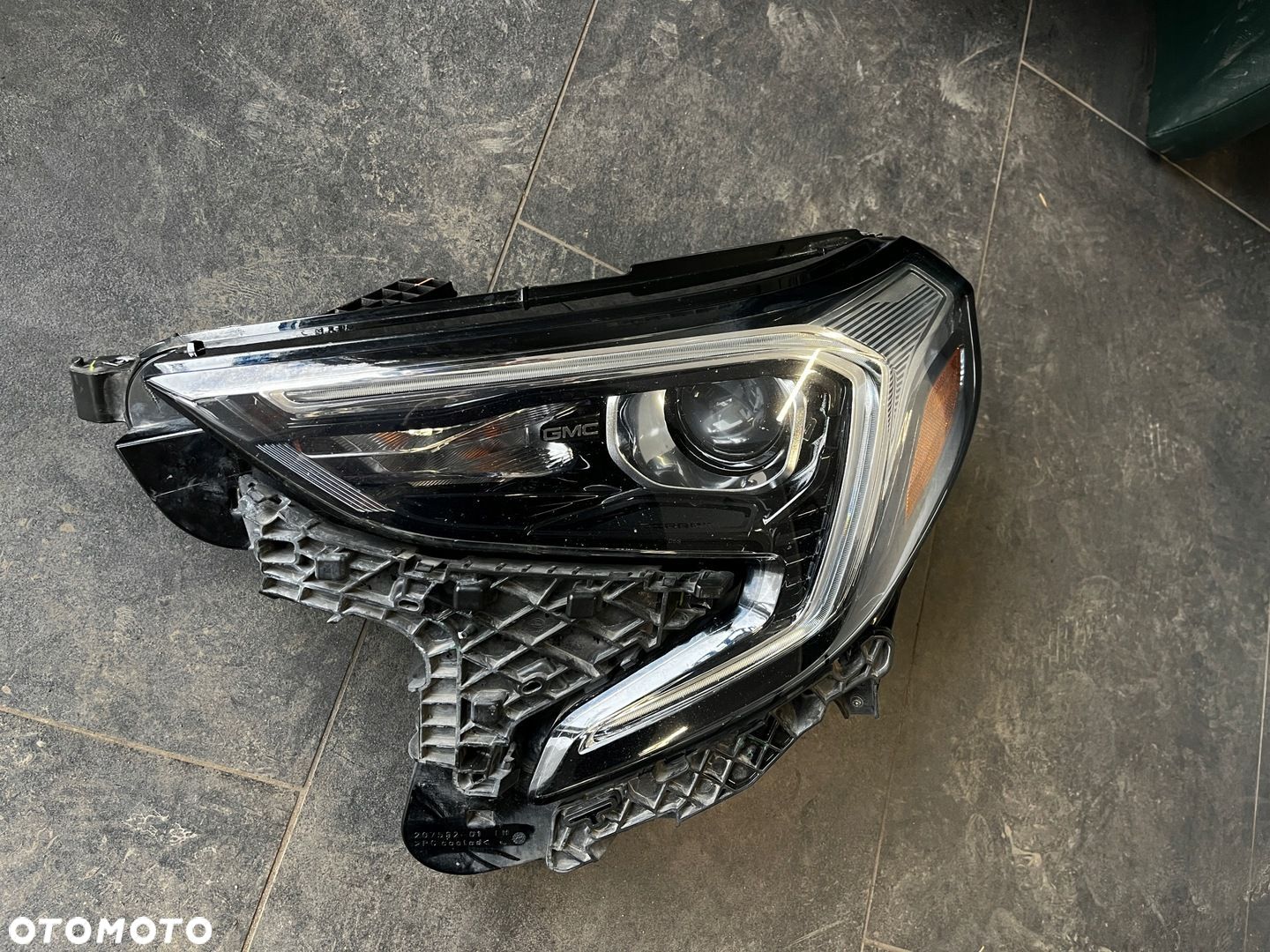 Lampa lewa przednia GMC TERRAIN LED XENON kompletna - 1