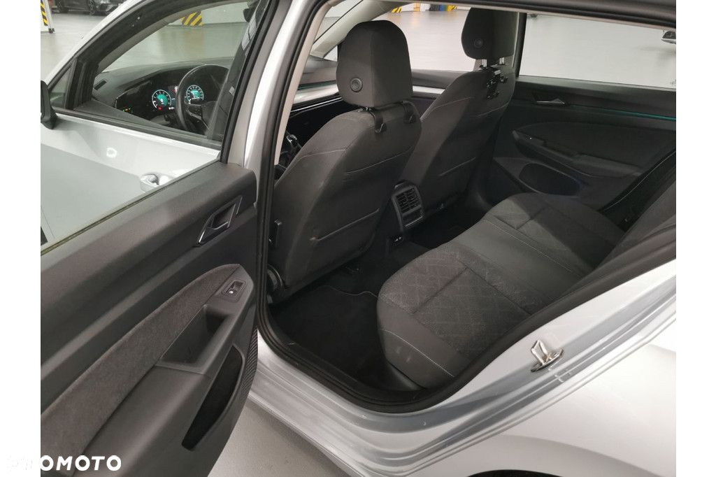 Volkswagen Golf - 8