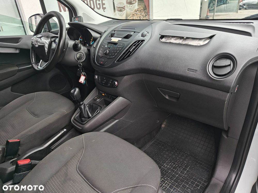 Ford Transit Courier - 12