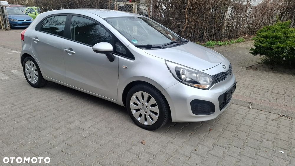 Kia Rio 1.2 Dream Team Edition - 4