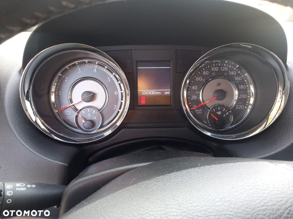 Chrysler Town & Country - 16
