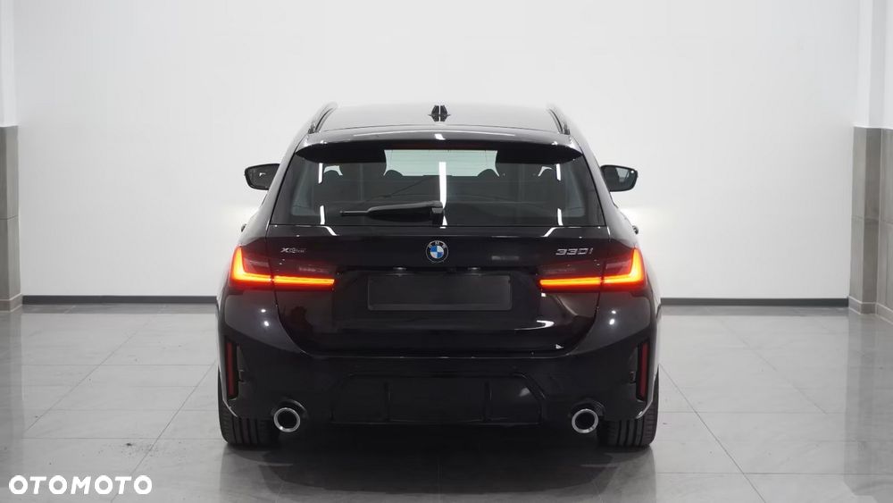 BMW Seria 3 330i xDrive M Sport - 4