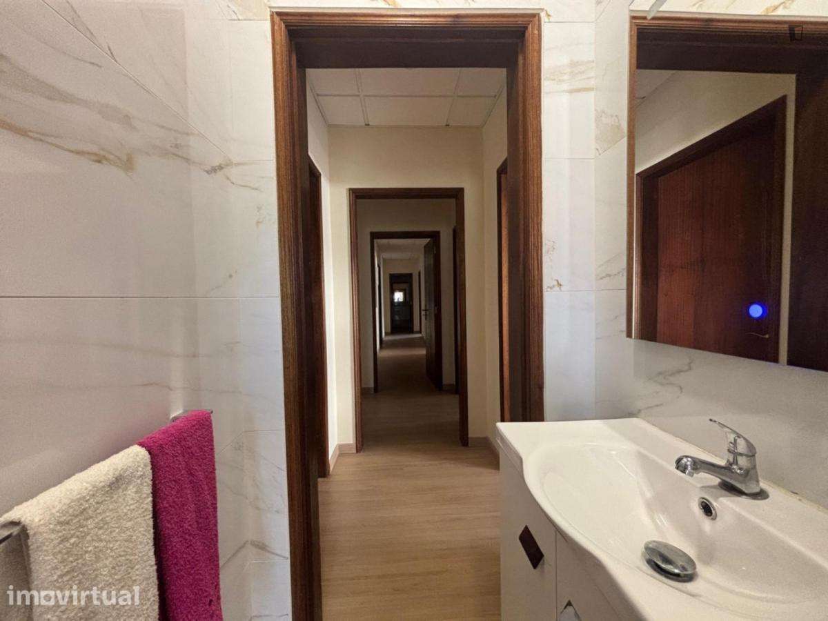 Quarto - localizado em Aveiro - Grande imagem: 5/5