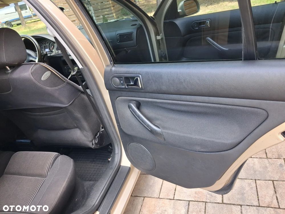Volkswagen Golf - 25