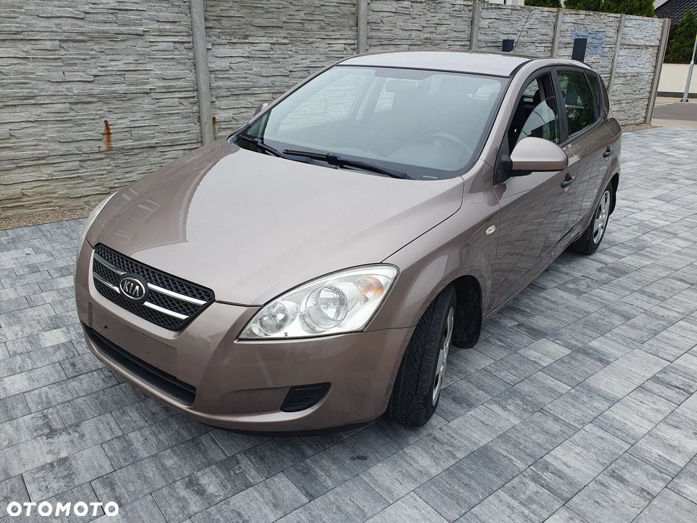 Kia Ceed - 1
