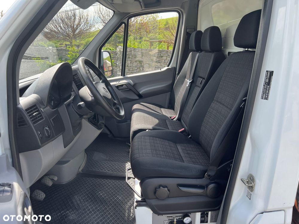 Mercedes-Benz Sprinter - 14