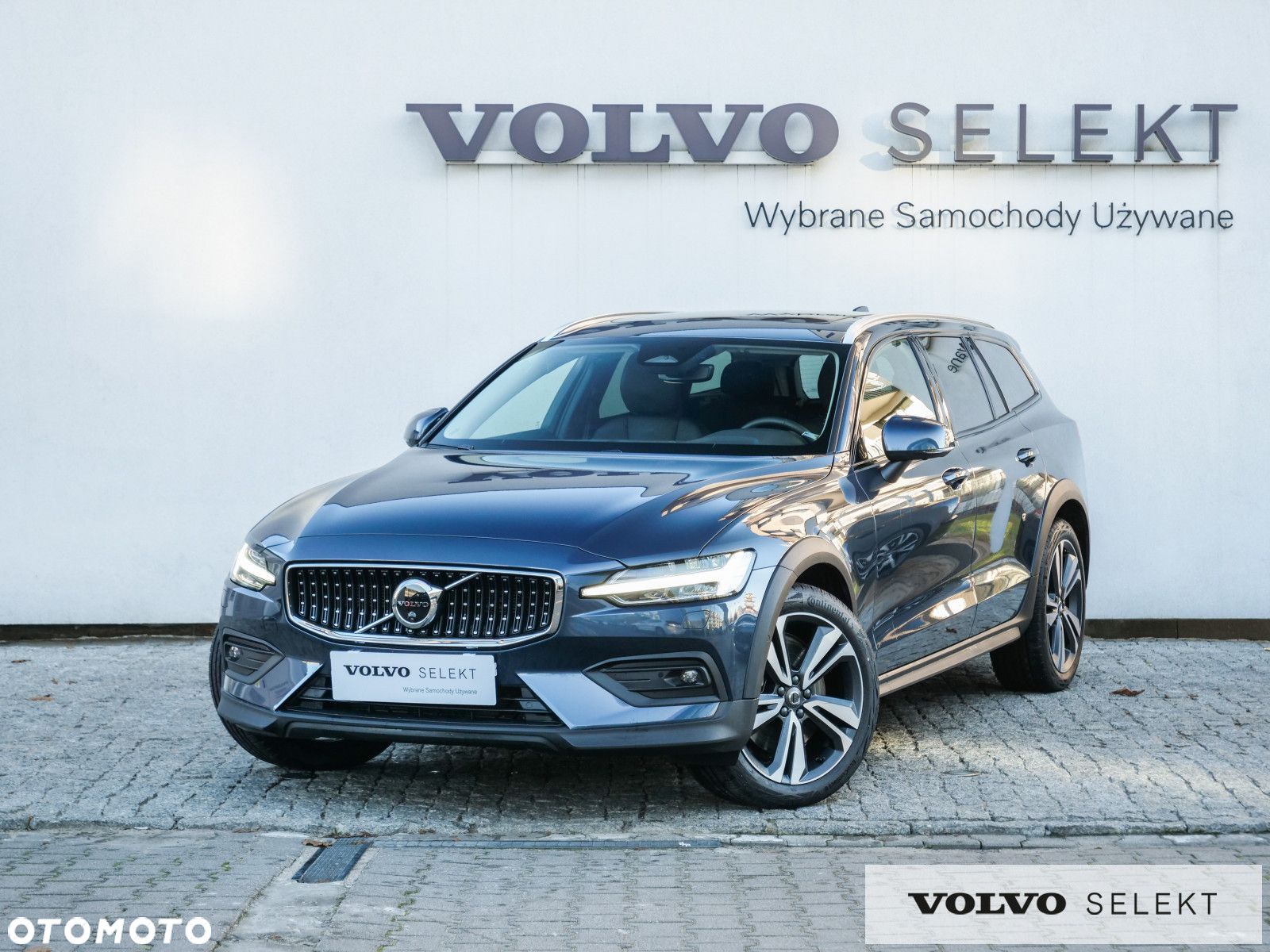 Volvo V60 Cross Country - 1