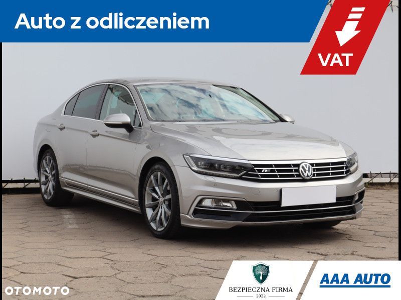 Volkswagen Passat - 1