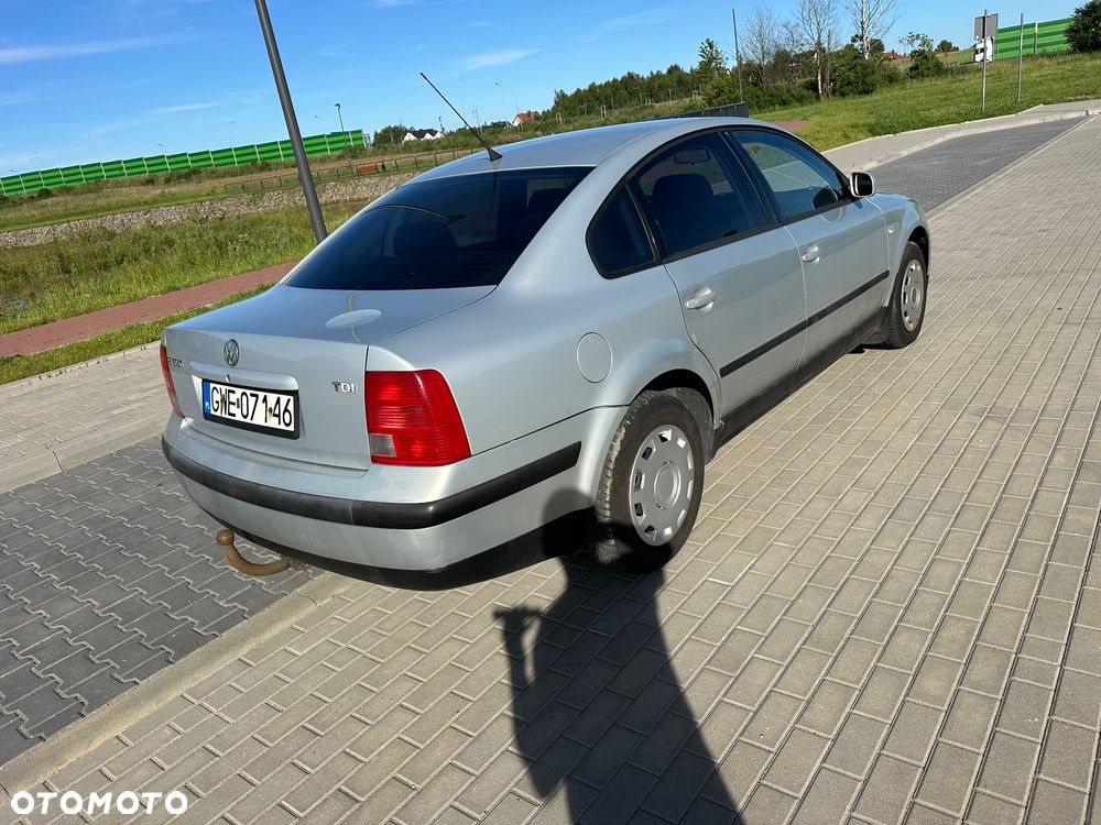Volkswagen Passat 1.9 TDI Comfortline - 5