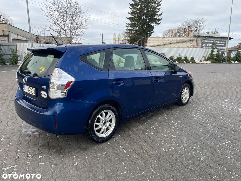 Toyota Prius+ (Hybrid) - 4