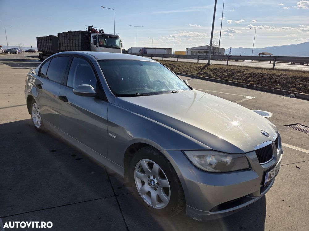 BMW Seria 3 318i - 5