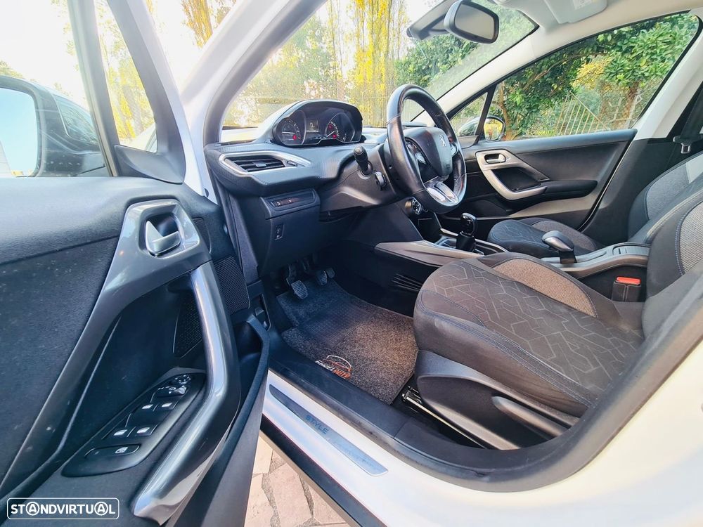 Peugeot 2008 1.2 PureTech Style - 11