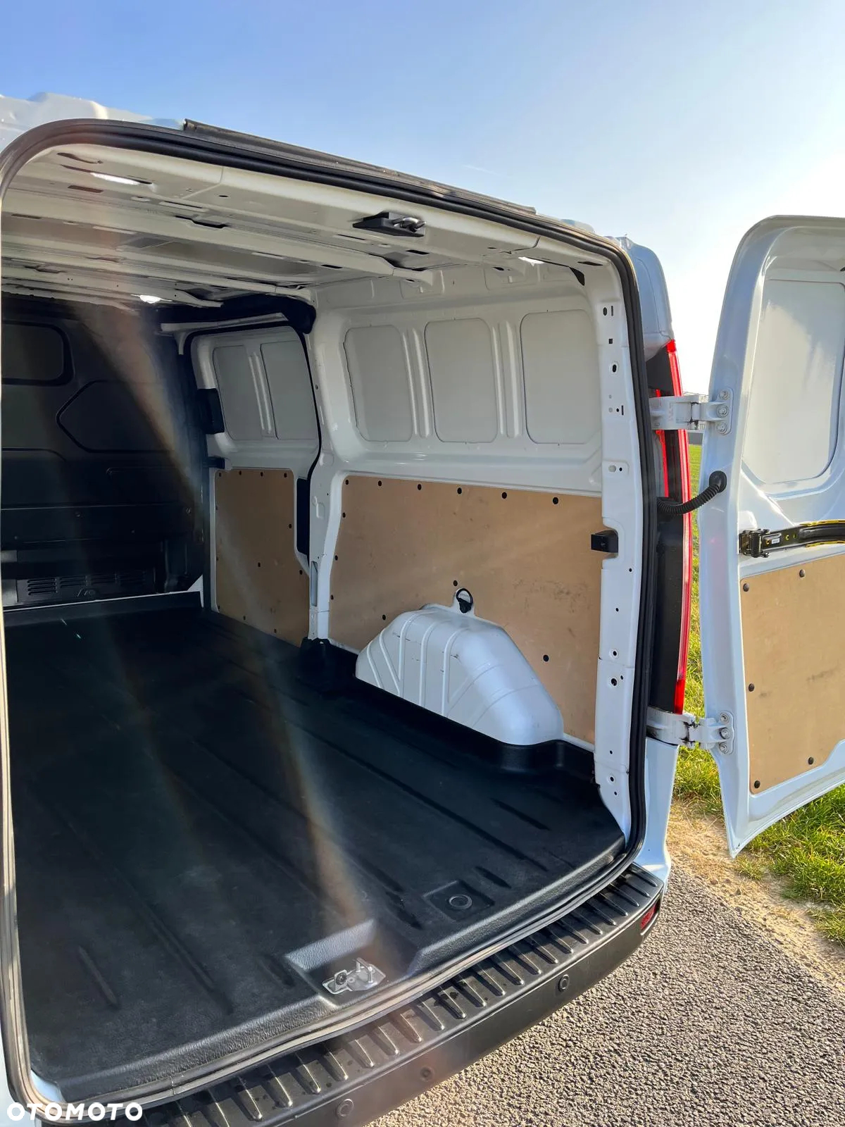 Ford TRANSIT CUSTOM - 8