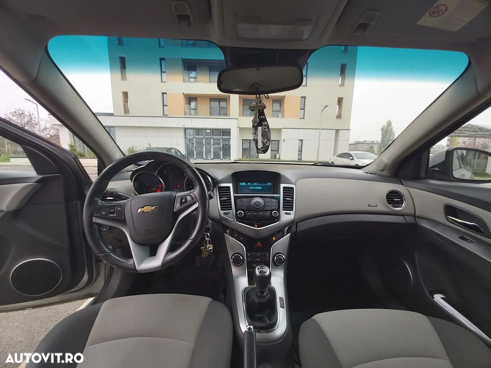 Chevrolet Cruze 1.8 Ecotec LT - 9