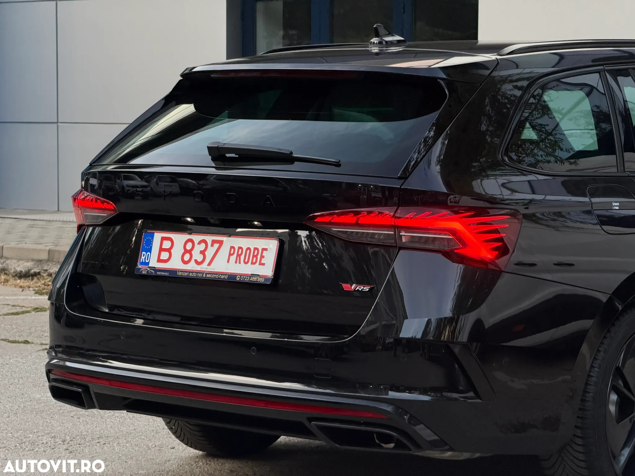 Skoda Octavia Combi 2.0 TSI 265 CP DSG RS - 9