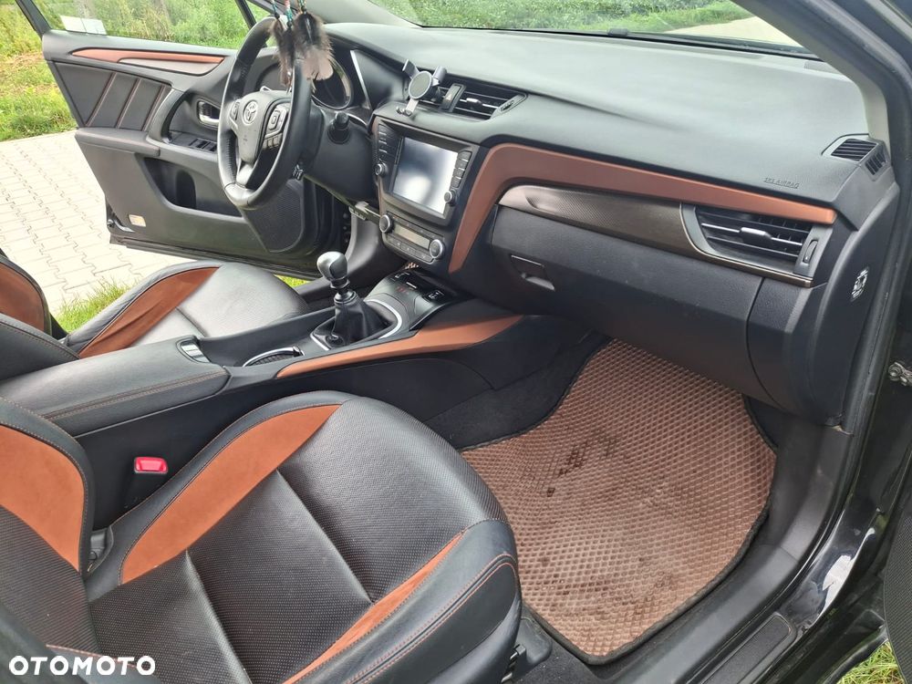 Toyota Avensis 1.8 Premium - 12