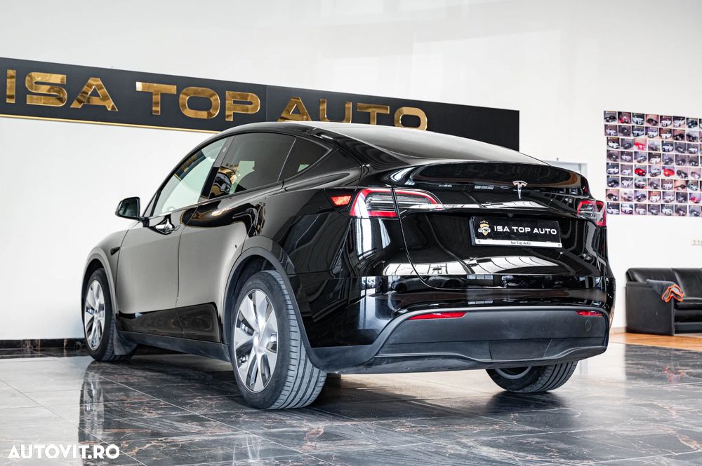 Tesla Model Y Long Range Dual Motor AWD - 37