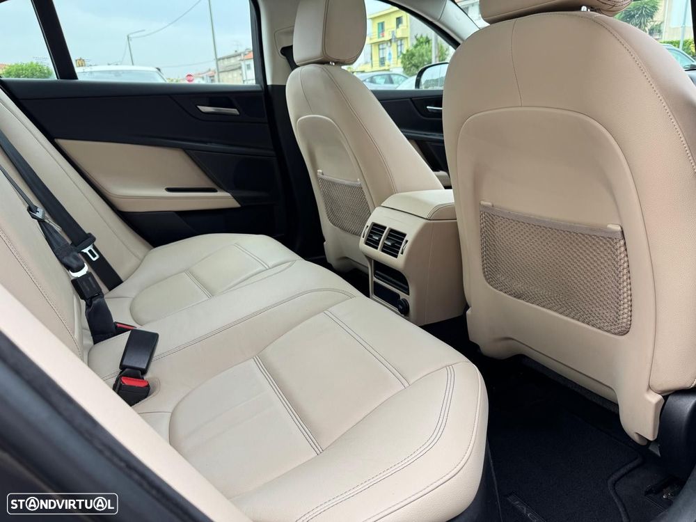 Jaguar XE 2.0 D R-Sport Aut. - 14