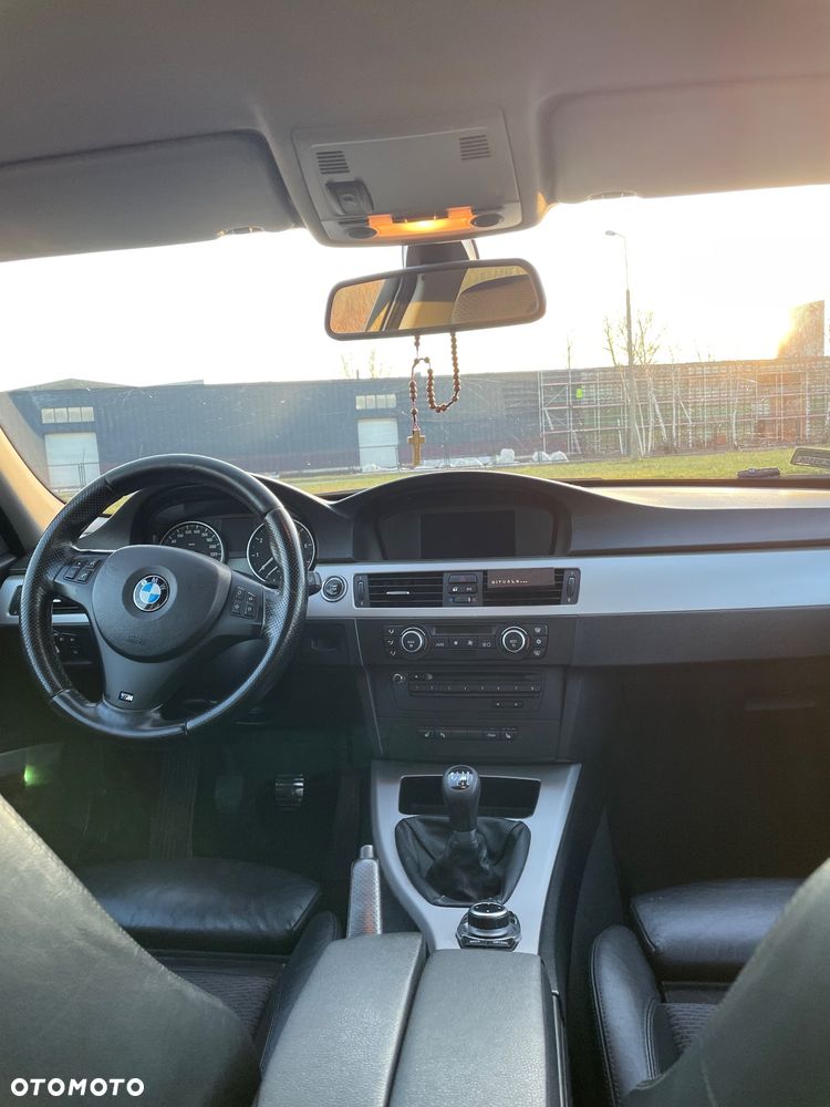 BMW Seria 3 320i - 11