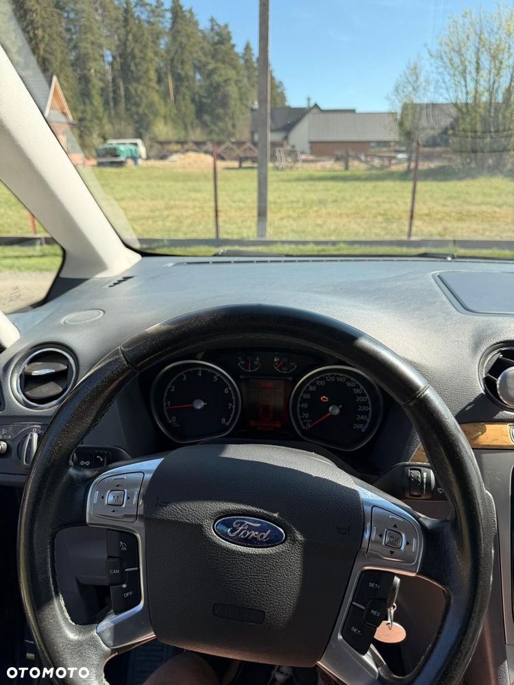 Ford Galaxy 2.0 Ghia - 23