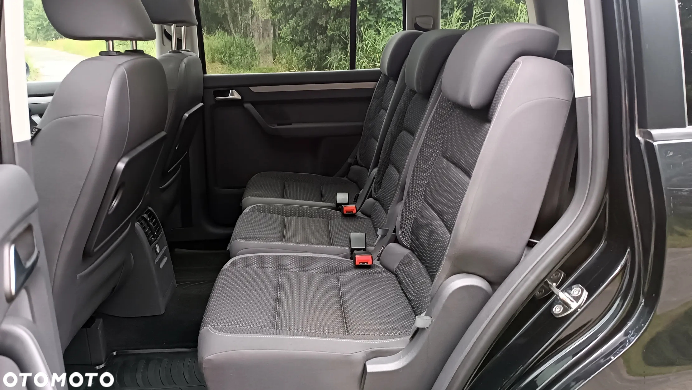 Volkswagen Touran - 14