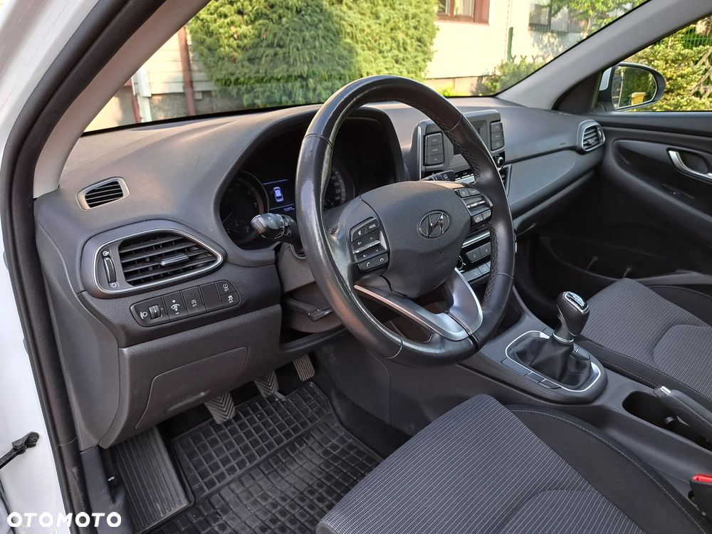 Hyundai i30 1.5 DPI Classic + - 16