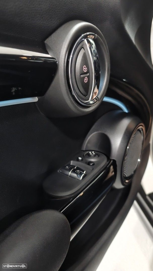MINI 3 Portas Cooper SE Premium Essential - 26