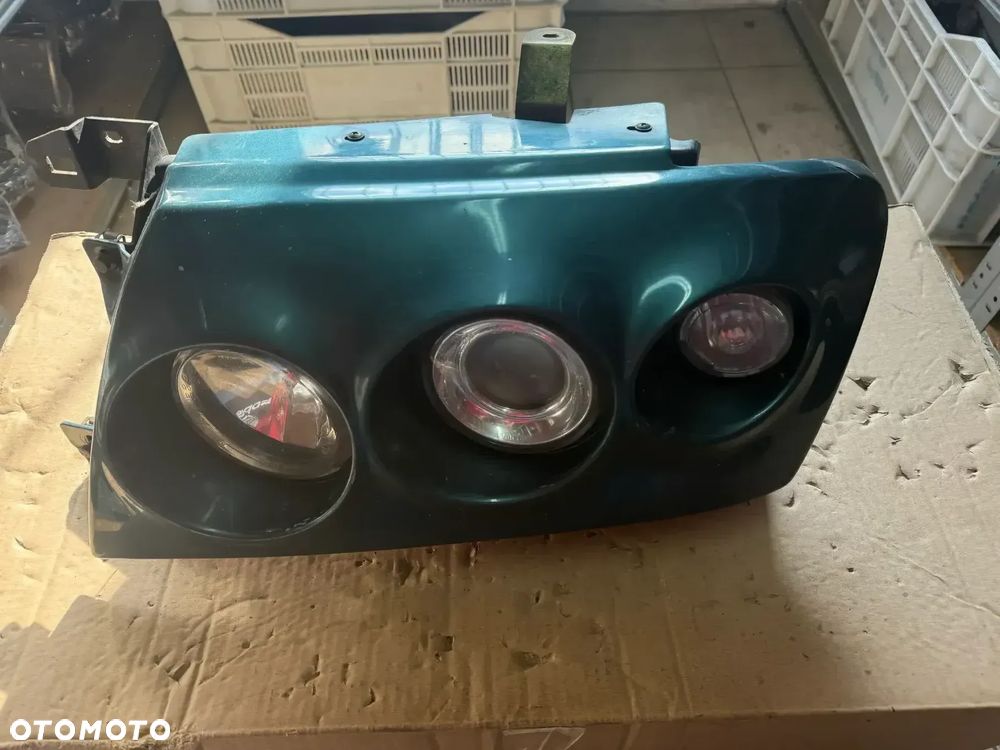 Lampa / reflektor prawa przednia przód XENON Mitsubishi Pajero III VALEO (zielony) - 1