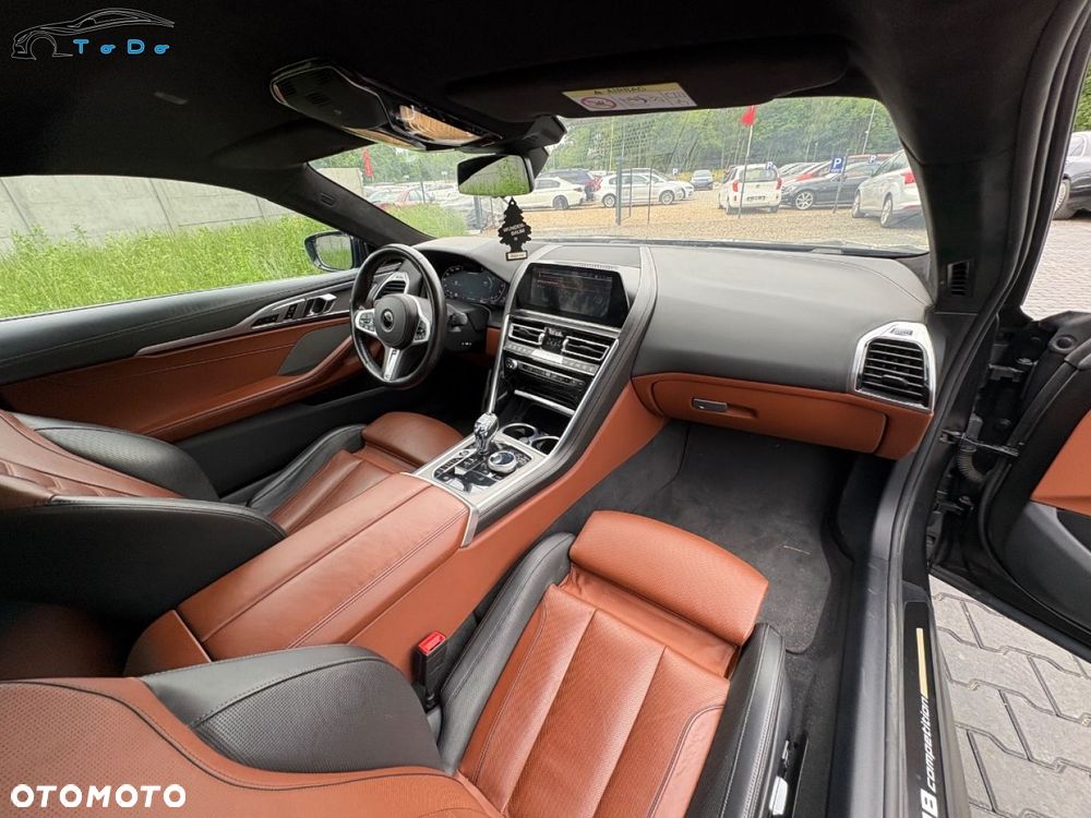 BMW Seria 8 - 32