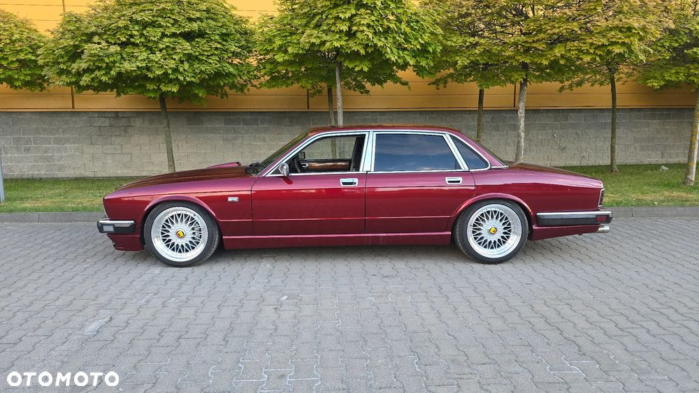 Jaguar XJ - 4