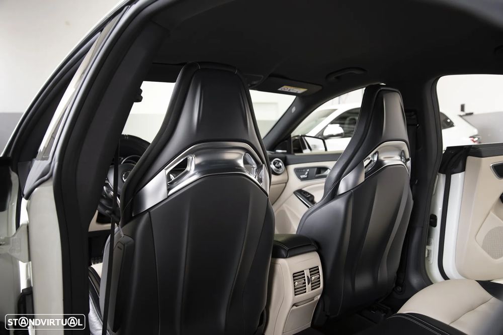 Mercedes-Benz CLA 45 AMG 4Matic Speedshift DCT 7G Night Edition - 33
