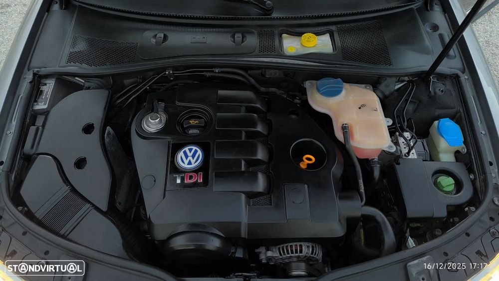 VW Passat 1.9 TDi Highline - 12